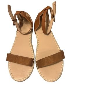 🏁Misbehave sandals Sz 9